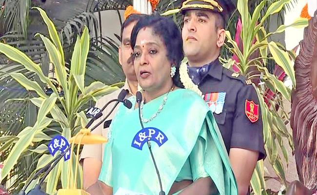 Tamilisai makes political speech at R-Day!