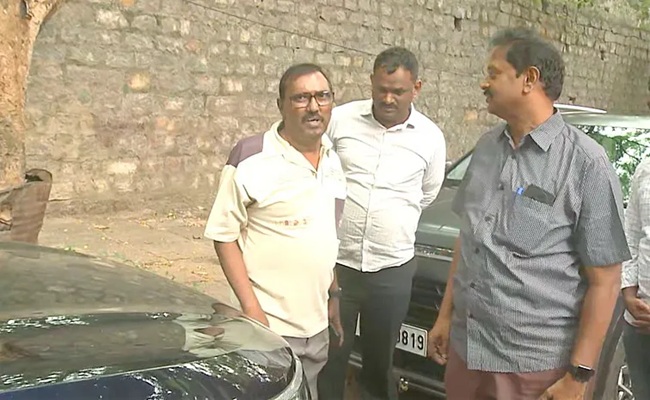 No sympathy for Kommineni, yet arrest draws flak