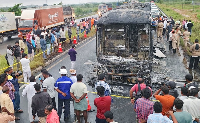 Andhra: 19 passengers saved their lives by breaking window, jumping out