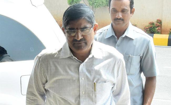 Praveen Prakash misled Jagan, says ex-CS