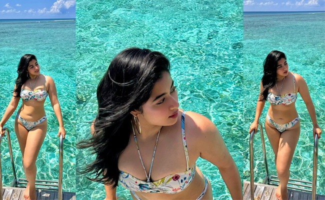 HOT: Married Lady In Two-Piece Bikini