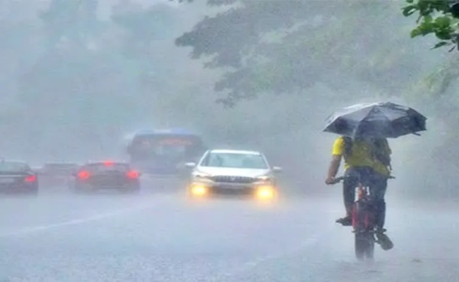 Heavy rains lash Andhra, two killed by lightning
