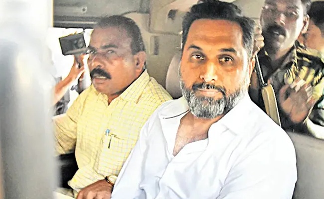 Liquor scam: Raj Kesireddy breaks down in court!