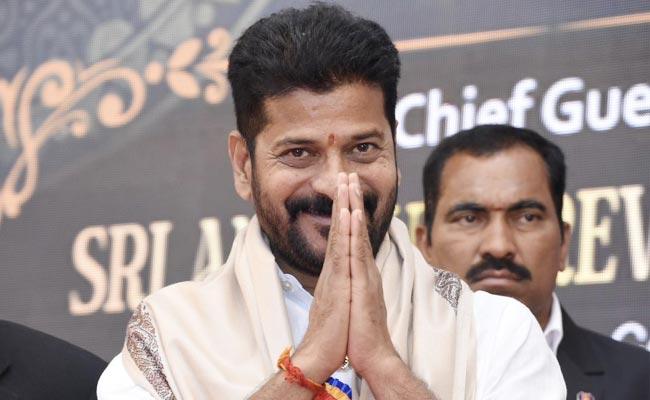 Revanth requests Sonia to contest from Telangana