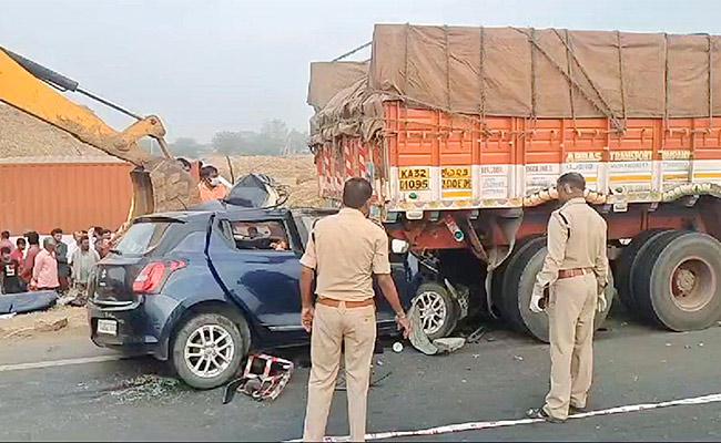 Newlywed couple among 5 killed in Andhra accident