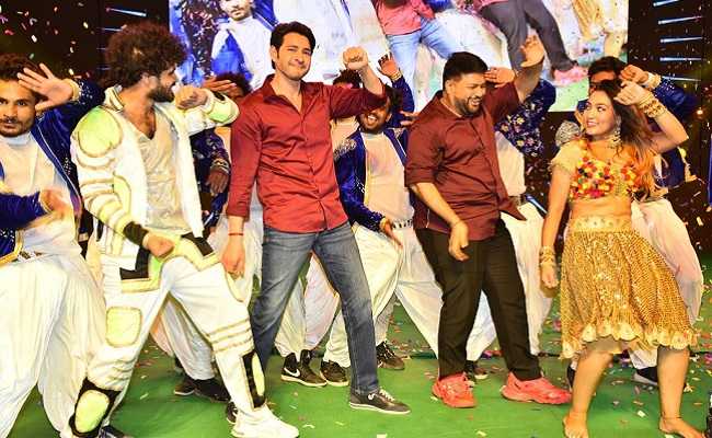 Mahesh Babu Dances On Stage For The First Time!