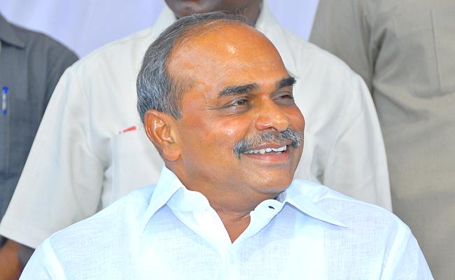 BRS playing YSR card to target Congress!