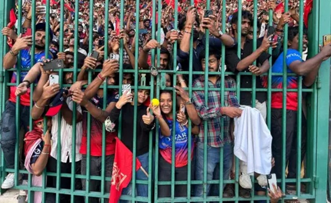 Eyewitness: Girls Rushing to See Virat Triggered Stampede