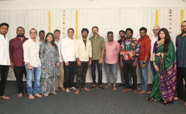 Salaar Director Claps Dil Raju Film