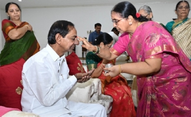 Four sisters tie rakhis to Telangana CM KCR