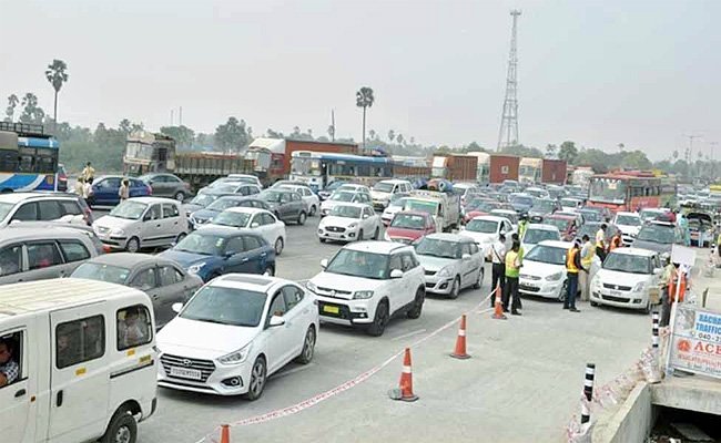 Sankranti rush leads to huge traffic jams on highway