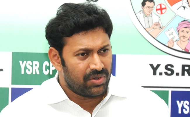 Viveka case: Kadapa MP again appears before CBI