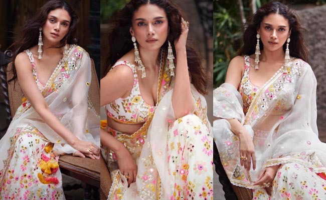 Pics: Floral Saree With Low-cut Blouse