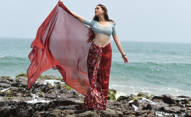 Pic Talk: Aditi Rao Hydari Flaunts Midriff In Saree