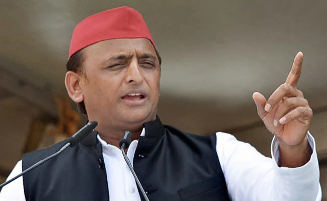 Akhilesh finally agrees to support Cong in LS polls