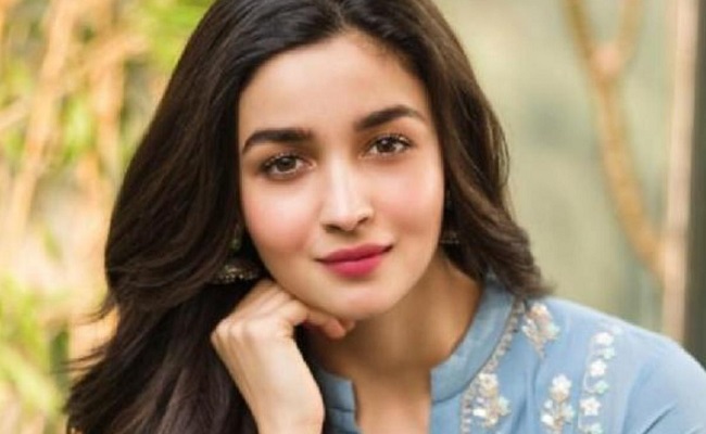 Unhappy Alia Bhatt Shares RRR Poster