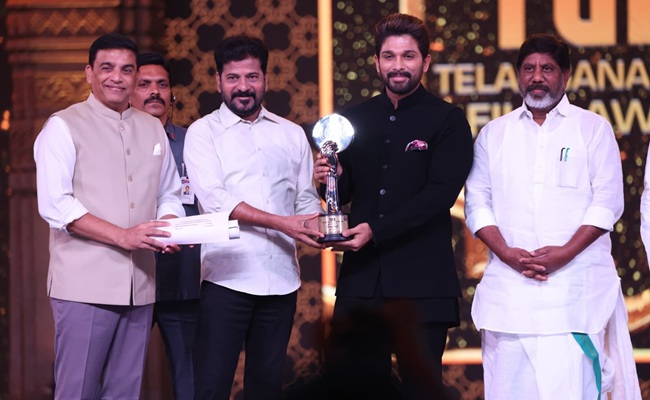 Pics: Gaddar Awards- Allu Arjun With Revanth