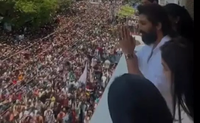 Shocking Crowds For Allu Arjun In Nandyala