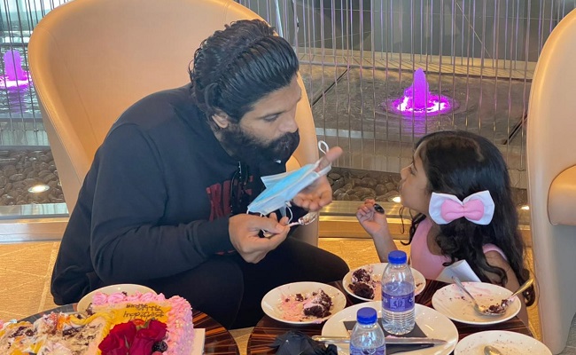 Allu Arjun Celebrates Arha's Birthday At Burj Khalifa