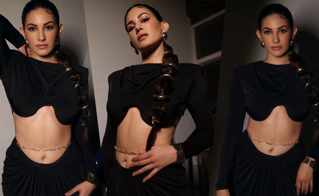 HOT: Amyra Dastur Stuns In Black Elegance