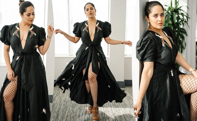 Pics: Graceful Lady In Bold Costume
