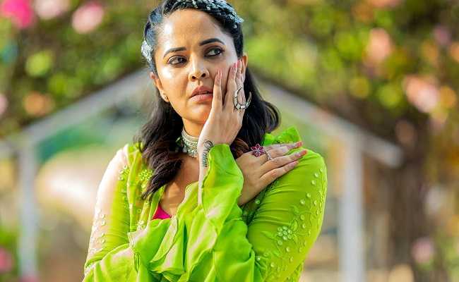 Anasuya Gets Trolled for Wrinkles!