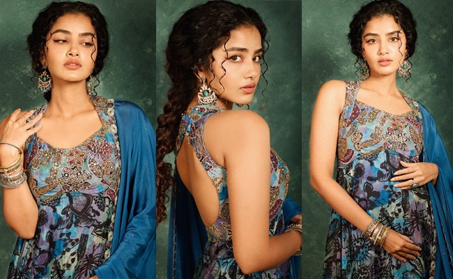 HOT: Wow! Anupama Looks So Graceful