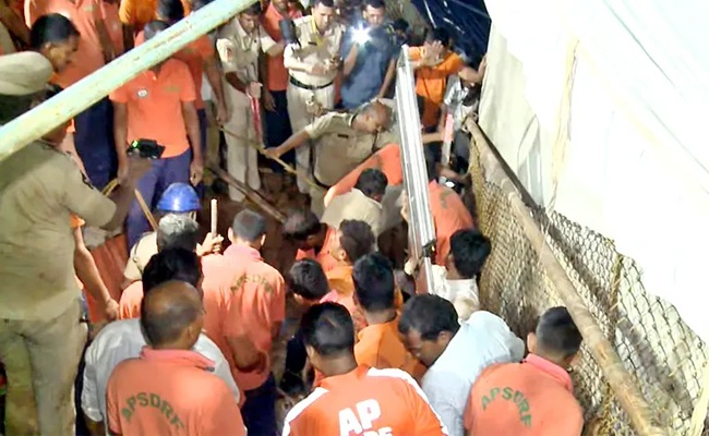 Negligence everywhere at Simhachalam!