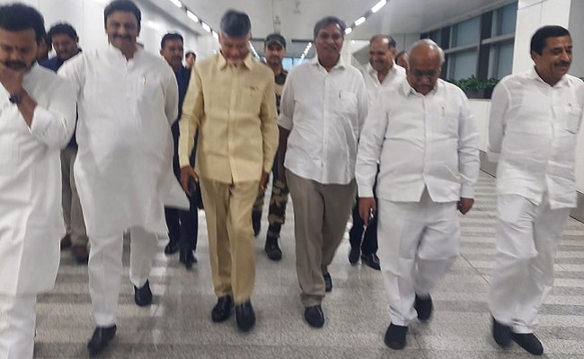 Naidu Ignores Raghurama In Meeting With Shah