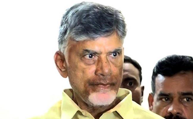 Naidu follows KCR, begins Yagam for victory!