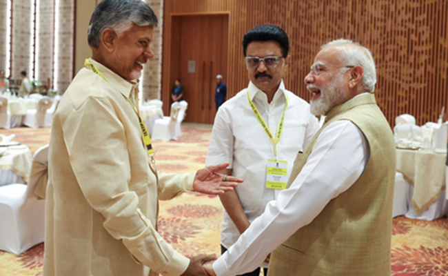 PM Modi praises Andhra CM Chandrababu Naidu for reforms