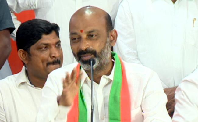 Shall make KCR drink Musi water: Bandi