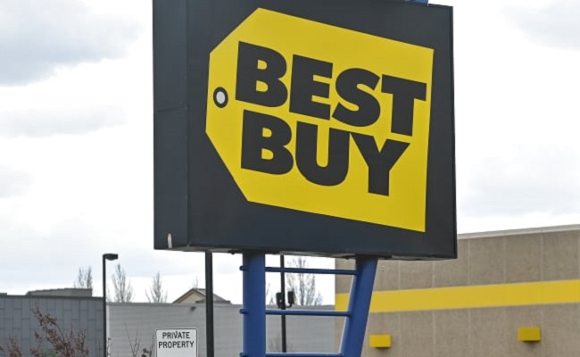 Best Buy to lay off hundreds of employees