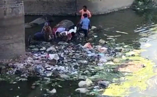 Viral: People Seen Jumping Into Drain To Collect Notes
