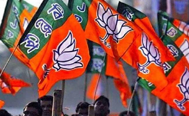 BJP races ahead in Chhattisgarh, MP & Raj; Cong in T