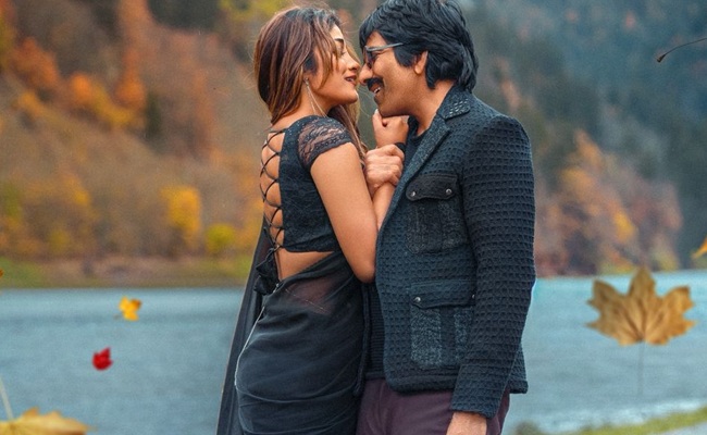 Addham Mundhu From BMW: Sizzling Chemistry