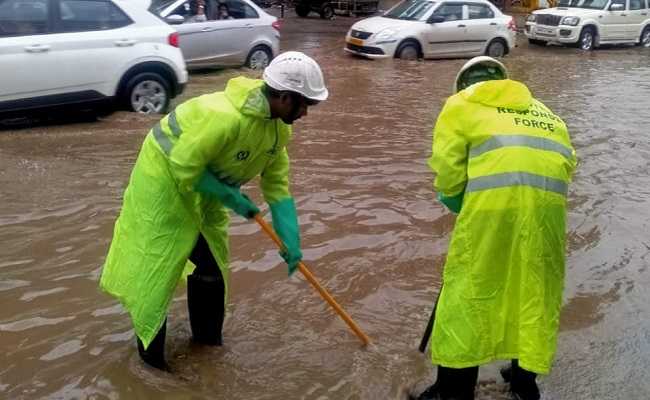 Heavy rains lash Hyd, boats out for rescue in old city