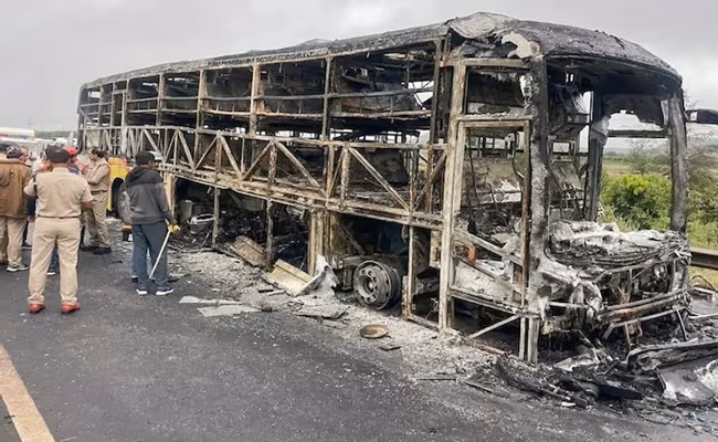 Bus mishap due to night travel, says 'great' journo