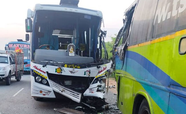 Bus carrying 'Pushpa 2' artistes meets with accident