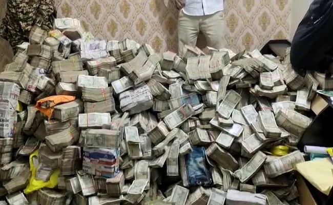 25 Cr Cash Found In Help's House In Raids Linked To Minister