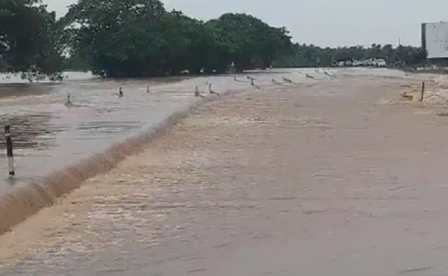 Hyd-Vijayawada highway flooded, traffic suspended