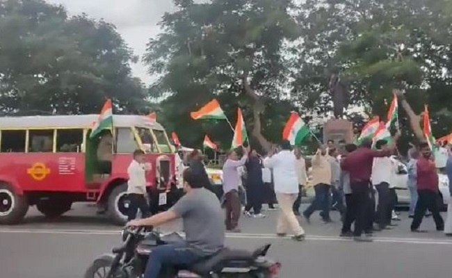 Nizam-era bus steals show at TSRTC parade