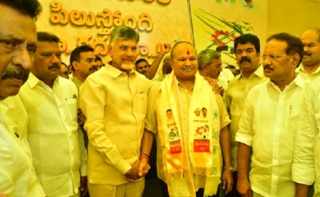 Former minister Kanna Lakshminarayana joins TDP