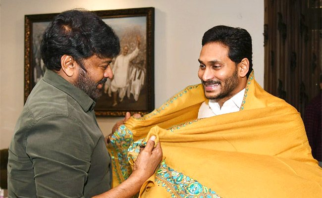 Chiru settles cinema tickets issue with Jagan?