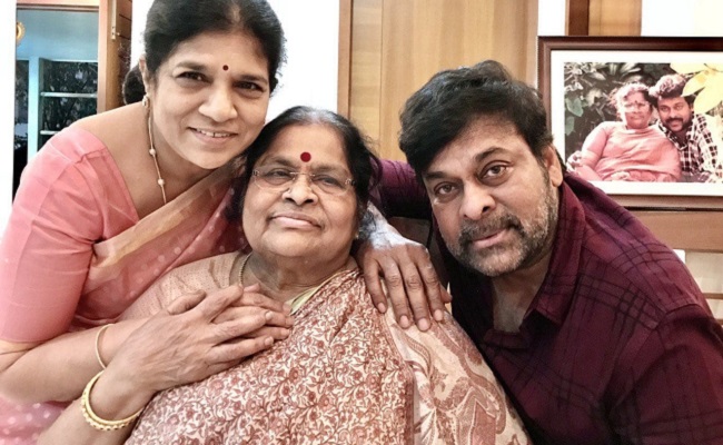 Chiranjeevi tweet pedindo bênçãos de sua mãe