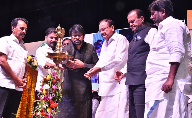 T'gana felicitates Padma awardees from both Telugu states