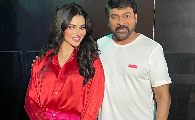 Urvashi poses with Chiru, gears up for special song