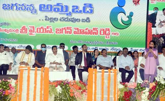 Yummy food takes centre stage Jagan's meet