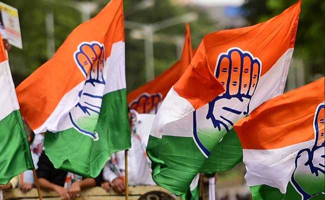Congress crosses halfway mark, show early leads