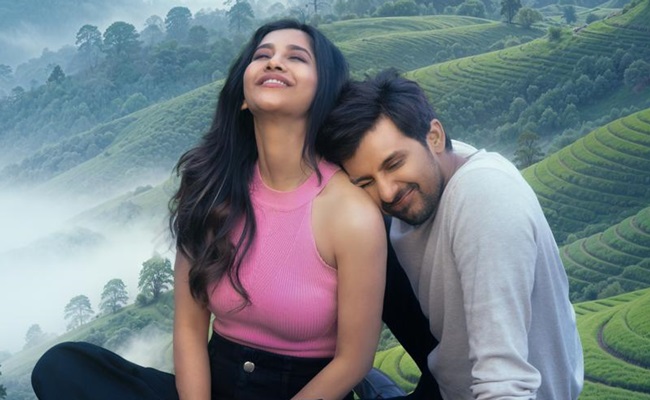 Sun Chaliya From Darling: A Romantic Trip